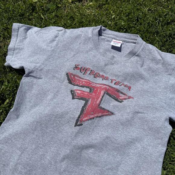 Supreme x FaZe Clan Team Logo T-Shirt Gray Size Small Made in USA Box Logo Y2K - Picture 1 of 8